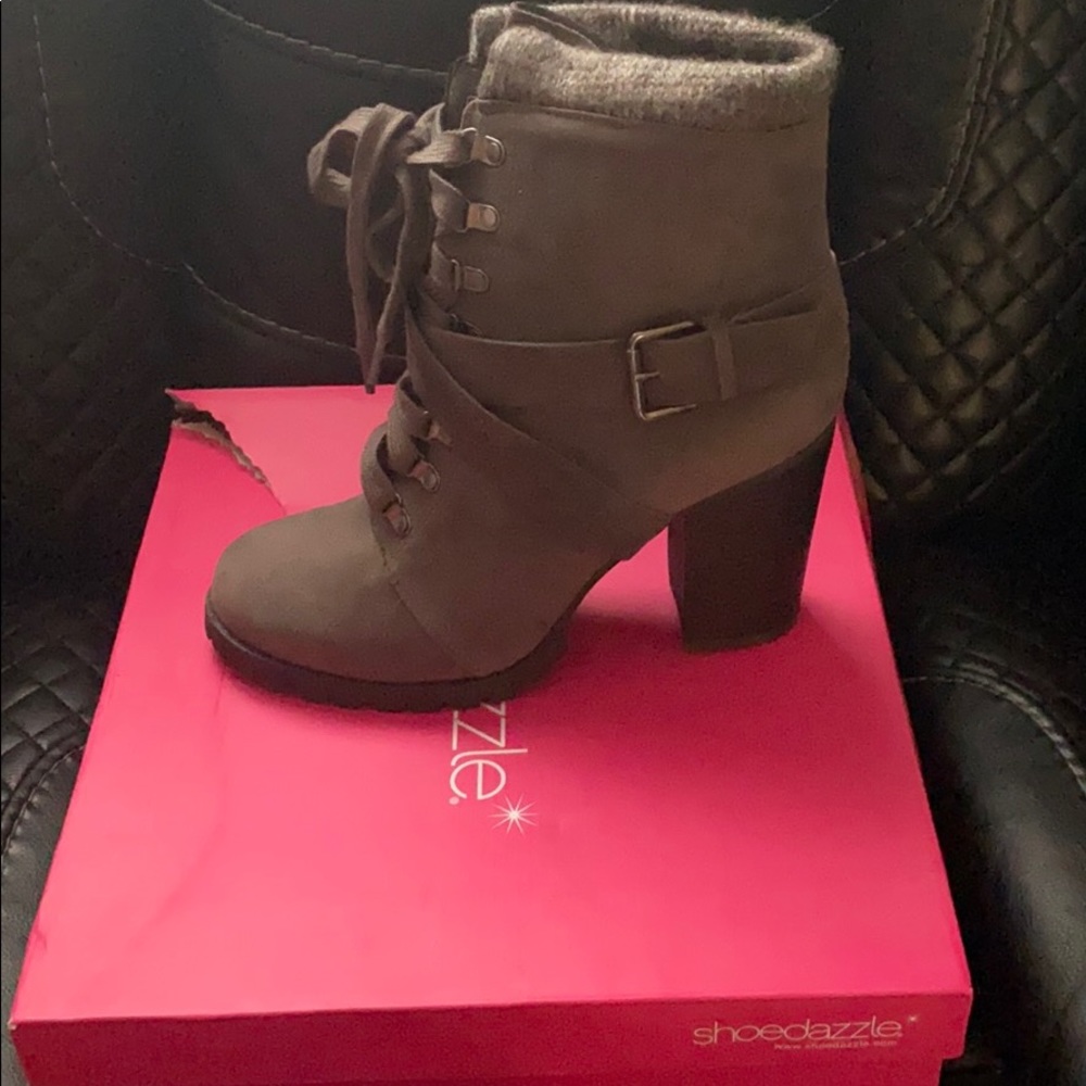 Shoe dazzle booties 9.5